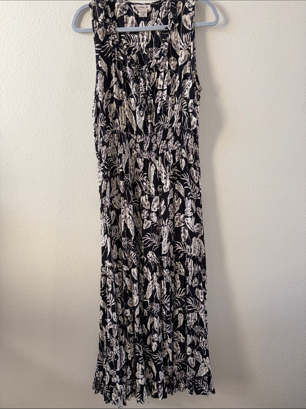 Black and White Printed Midi Dress by Lola P.